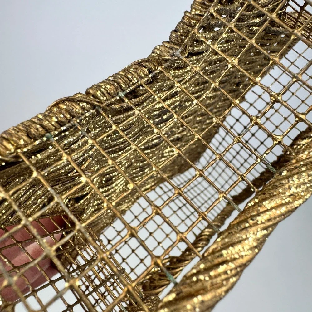 Vtg Gold Glitter 8 inches Wicker Metal Star Shaped Tabletop Basket Small Shimmer